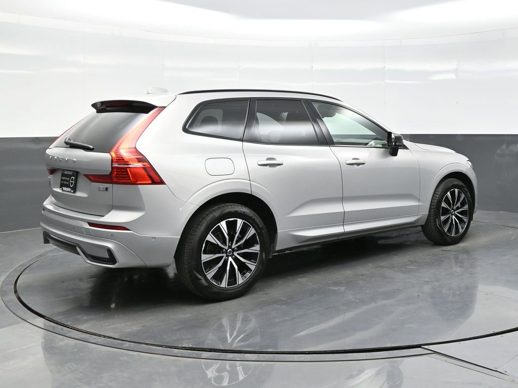Used 2025 Volvo XC60 B5 Plus image 7