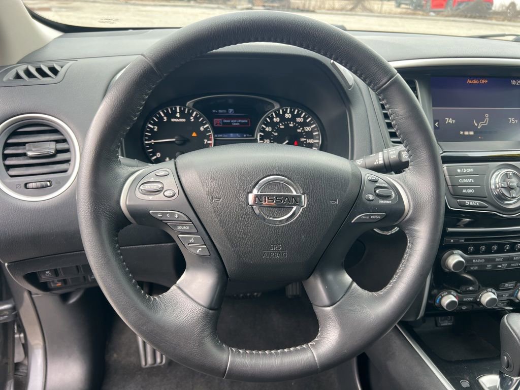 Used 2020 Nissan Pathfinder SV image 15