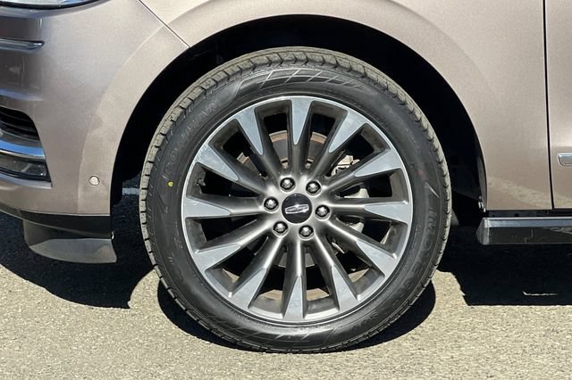 Used 2019 Lincoln Navigator Select w/ Technology Package RWD image 35
