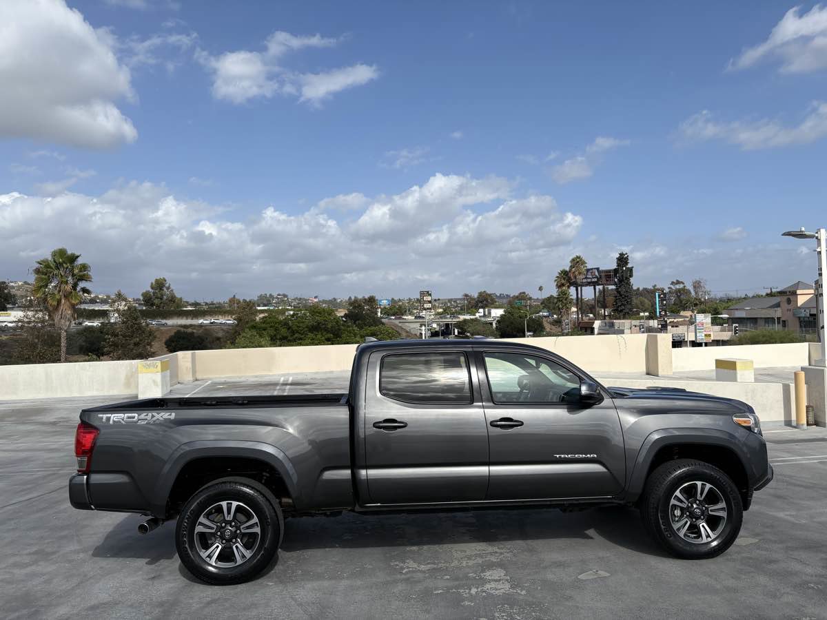 Used 2017 Toyota Tacoma TRD Sport image 42