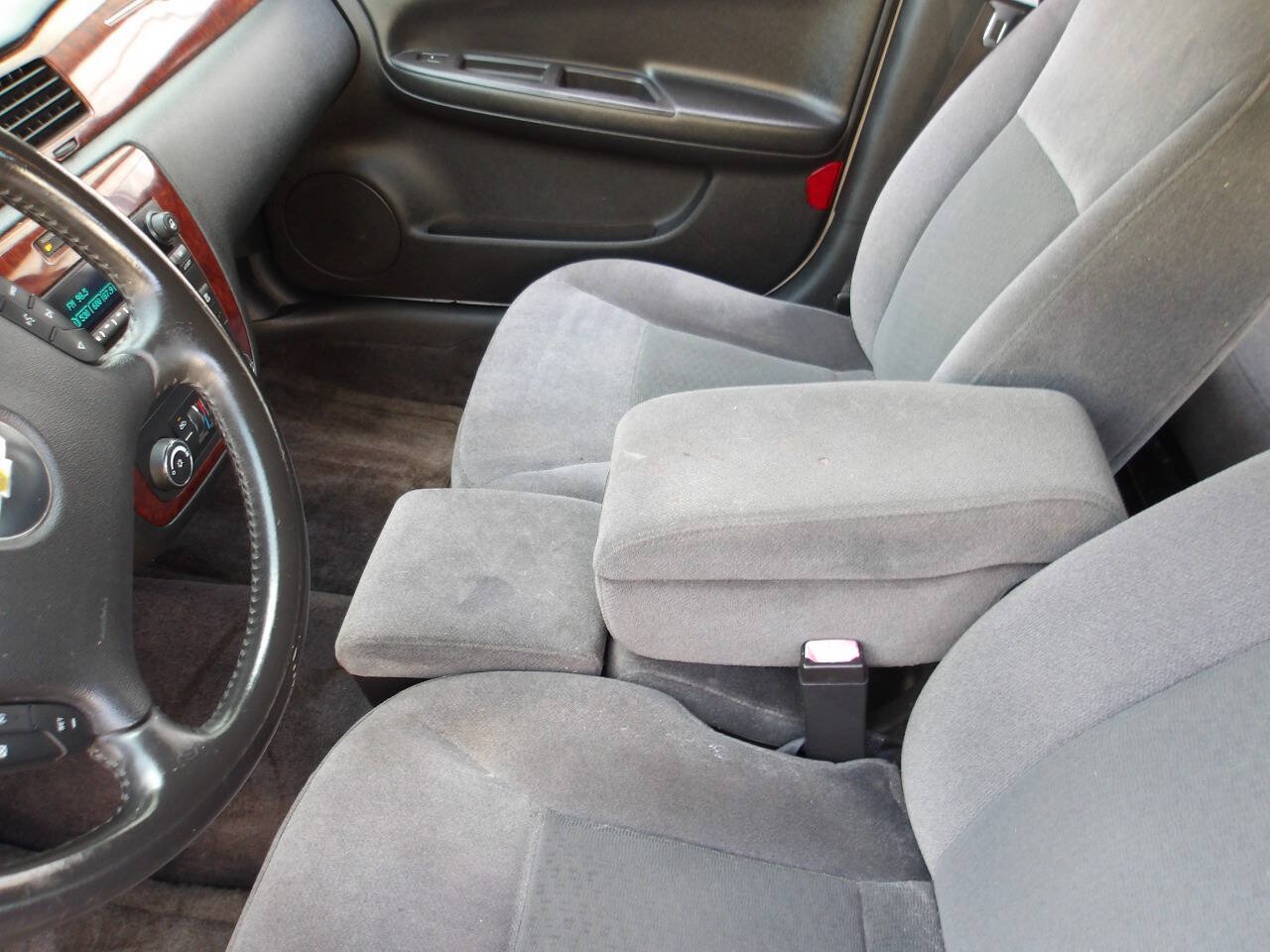 Used 2007 Chevrolet Impala LT w/ Preferred Equipment Group FWD image 14