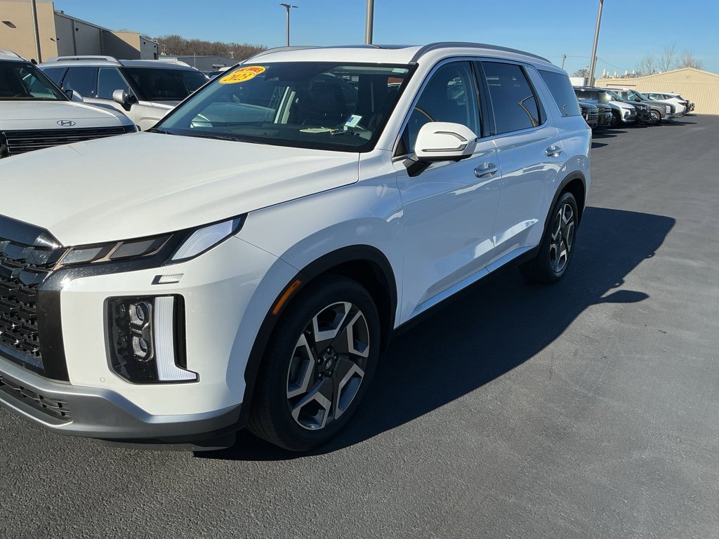 Used 2023 Hyundai Palisade SEL image 2