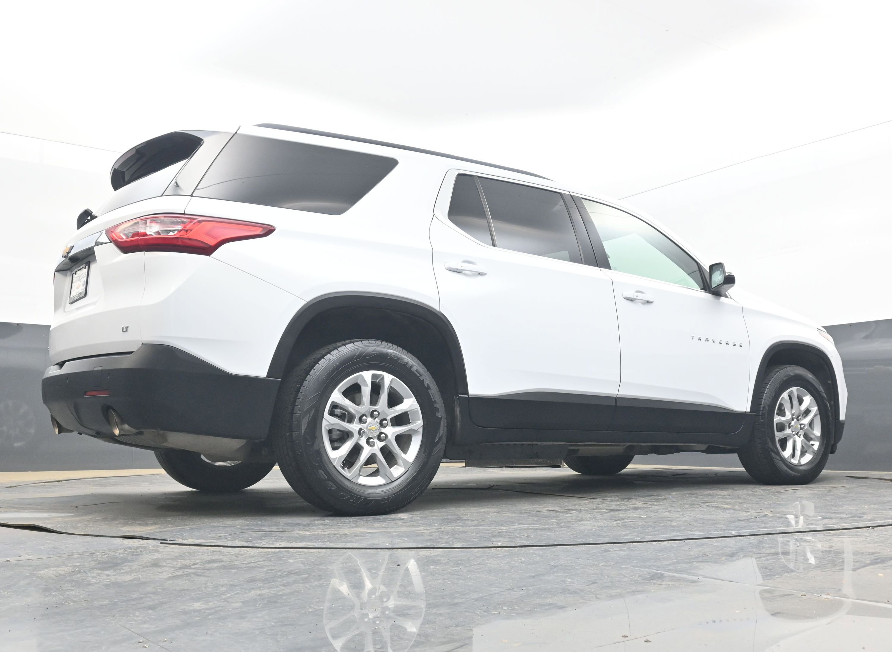 Used 2021 Chevrolet Traverse LT image 29