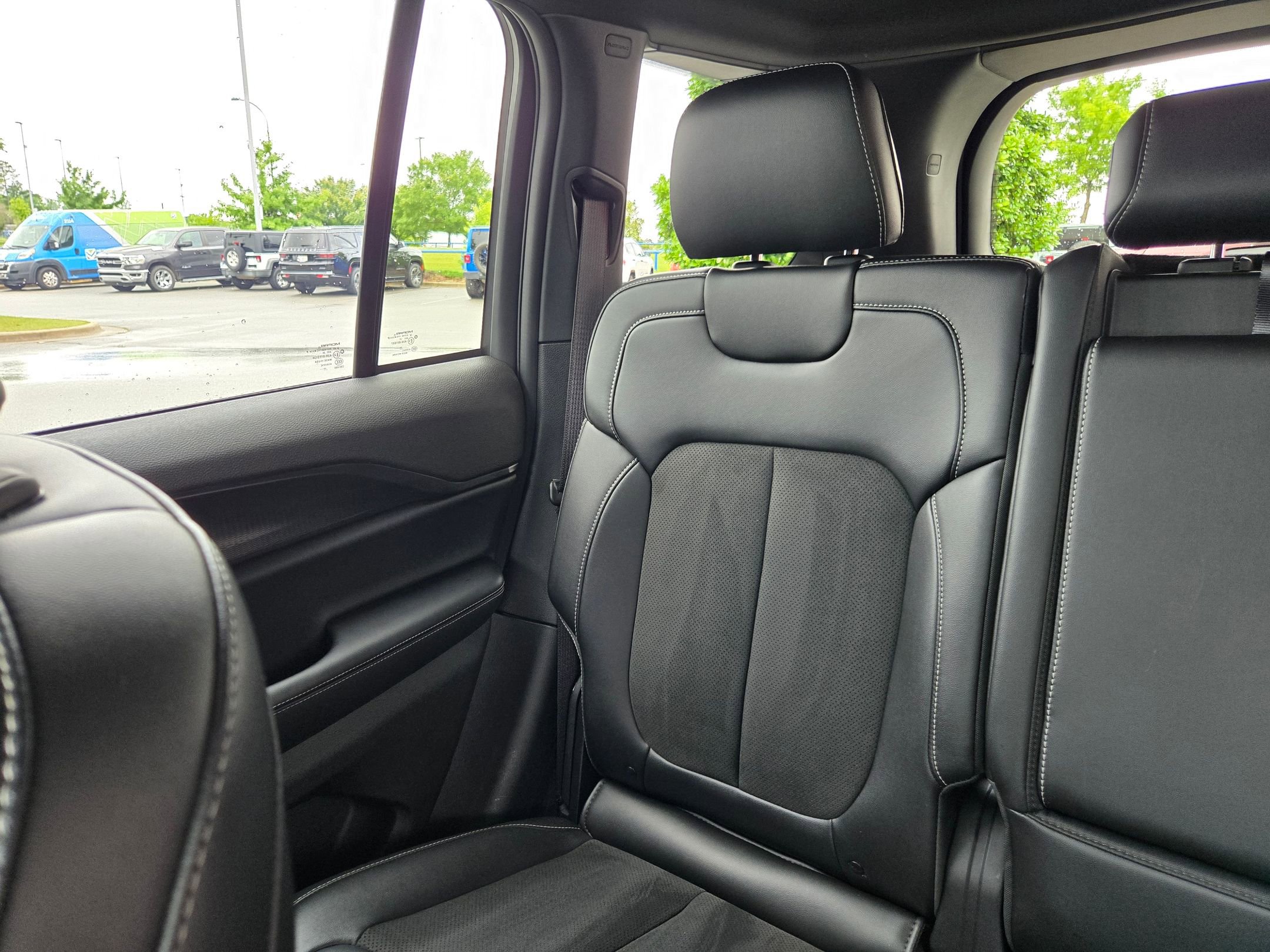 Used 2025 Jeep Grand Cherokee 4WD image 12