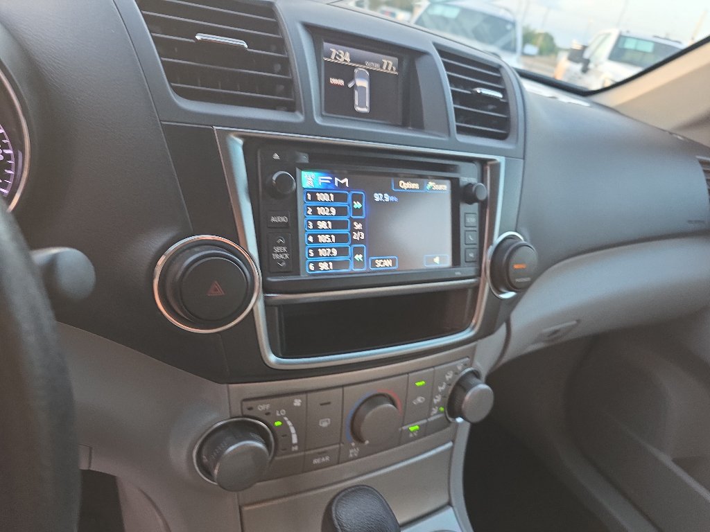Used 2013 Toyota Highlander FWD image 8