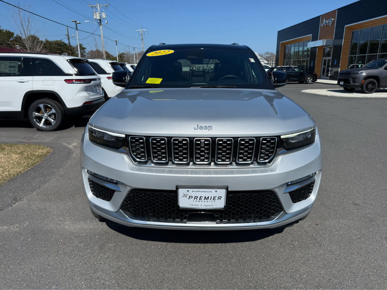 Used 2023 Jeep Grand Cherokee Summit w/ Luxury Tech Group V image 2