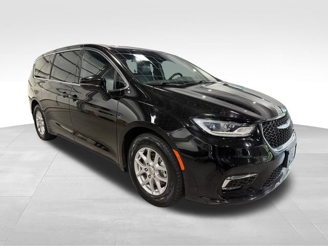 Used 2025 Chrysler Pacifica Select FWD video 3