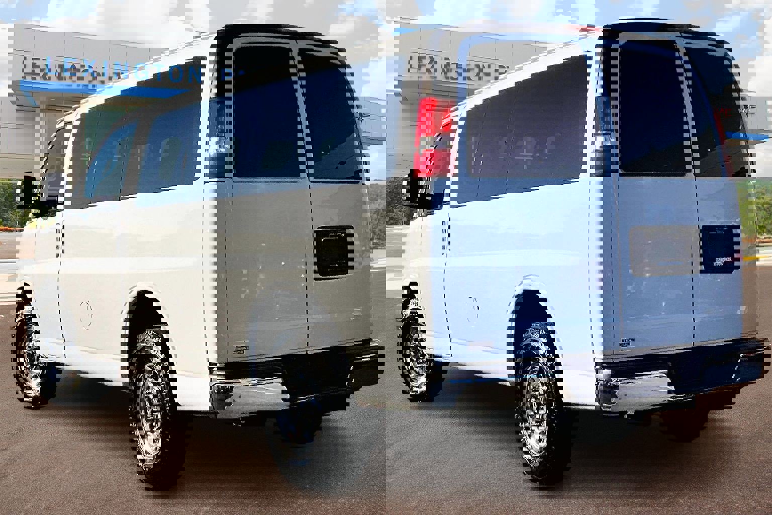 Used 2018 Chevrolet Express 2500 LT w/ LT Preferred Equipment Group video 2