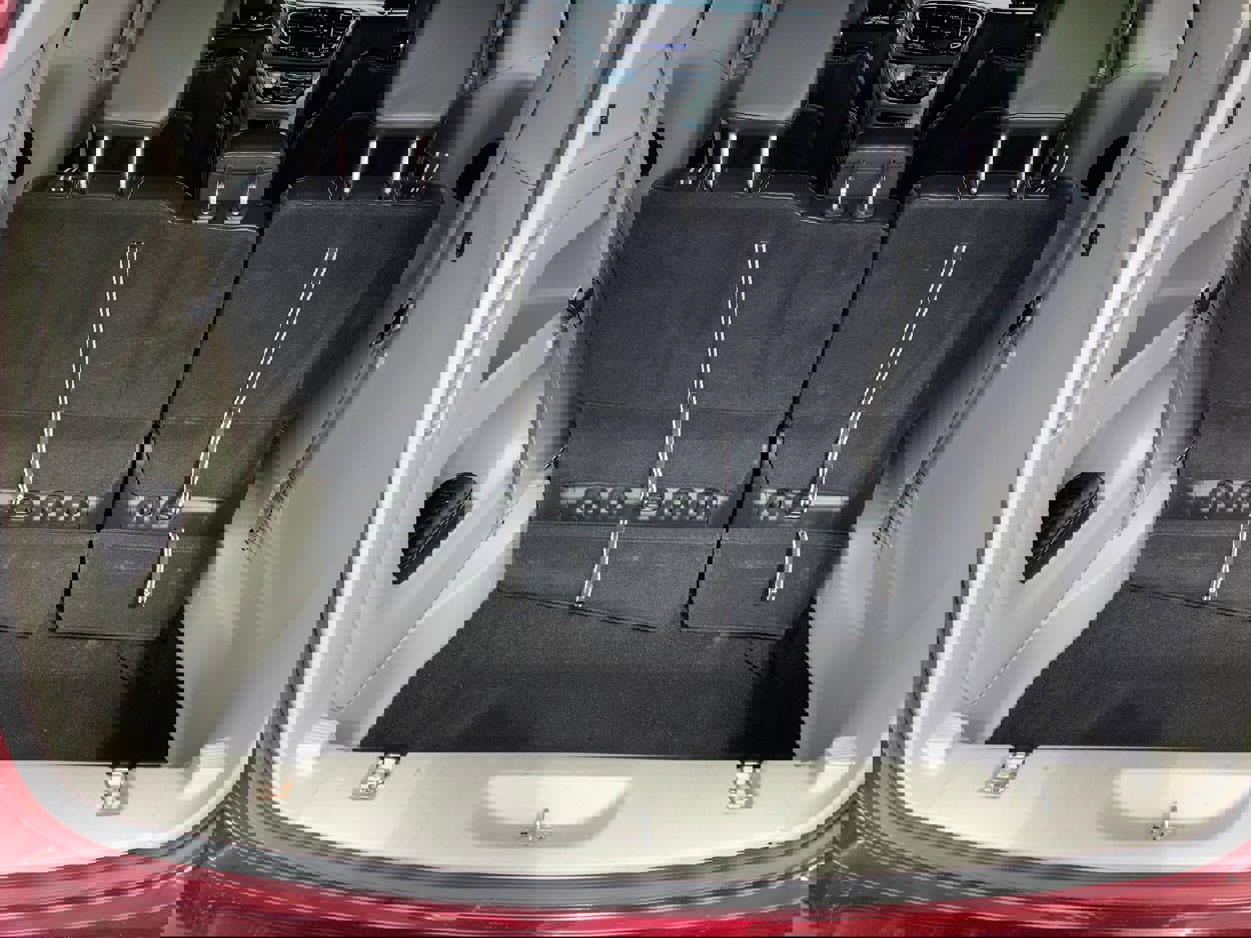 Used 2023 Chrysler Pacifica Touring-L image 6