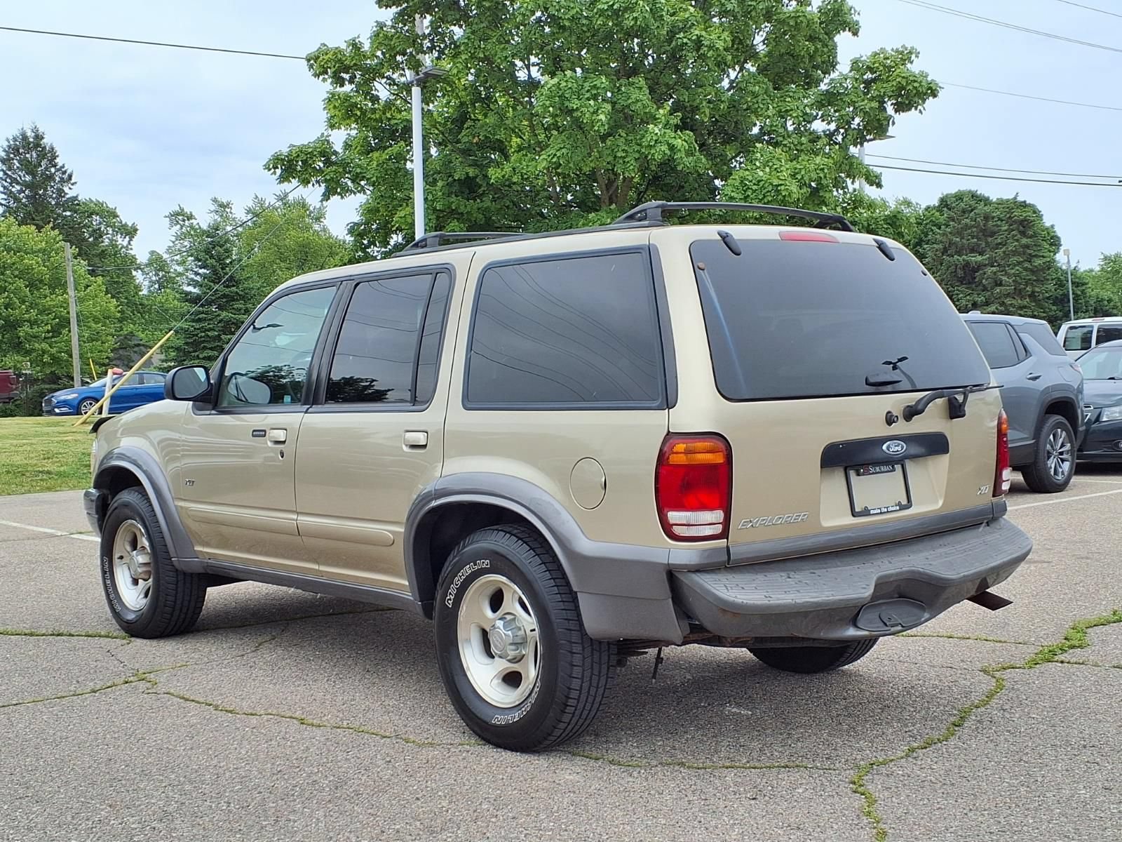 Used 2001 Ford Explorer XLT AWD/4WD image 7
