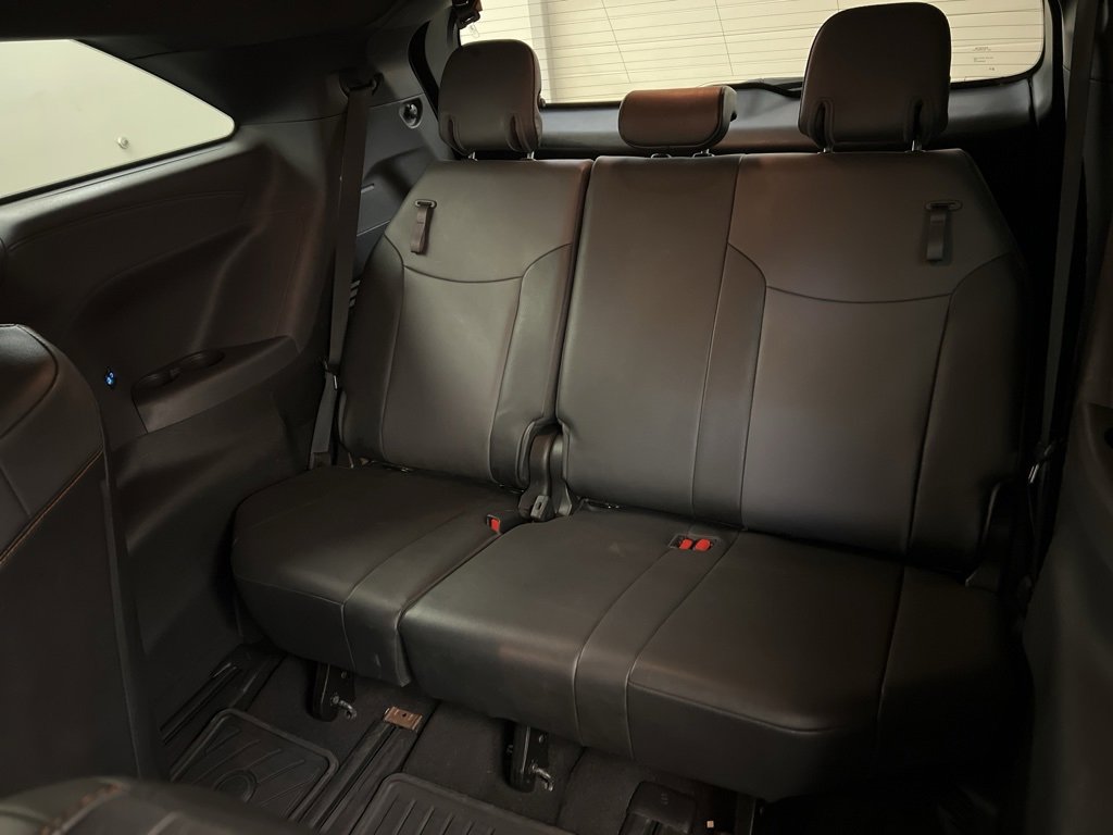 Used 2022 Toyota Sienna XSE image 24