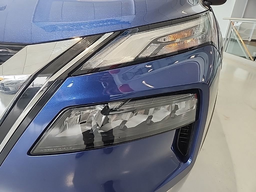 Used 2023 Nissan Rogue S image 3