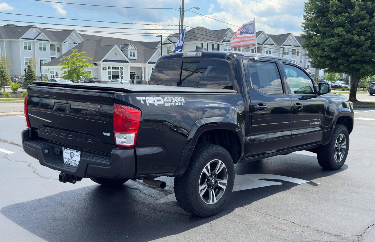 Used 2019 Toyota Tacoma TRD Sport AWD/4WD image 5