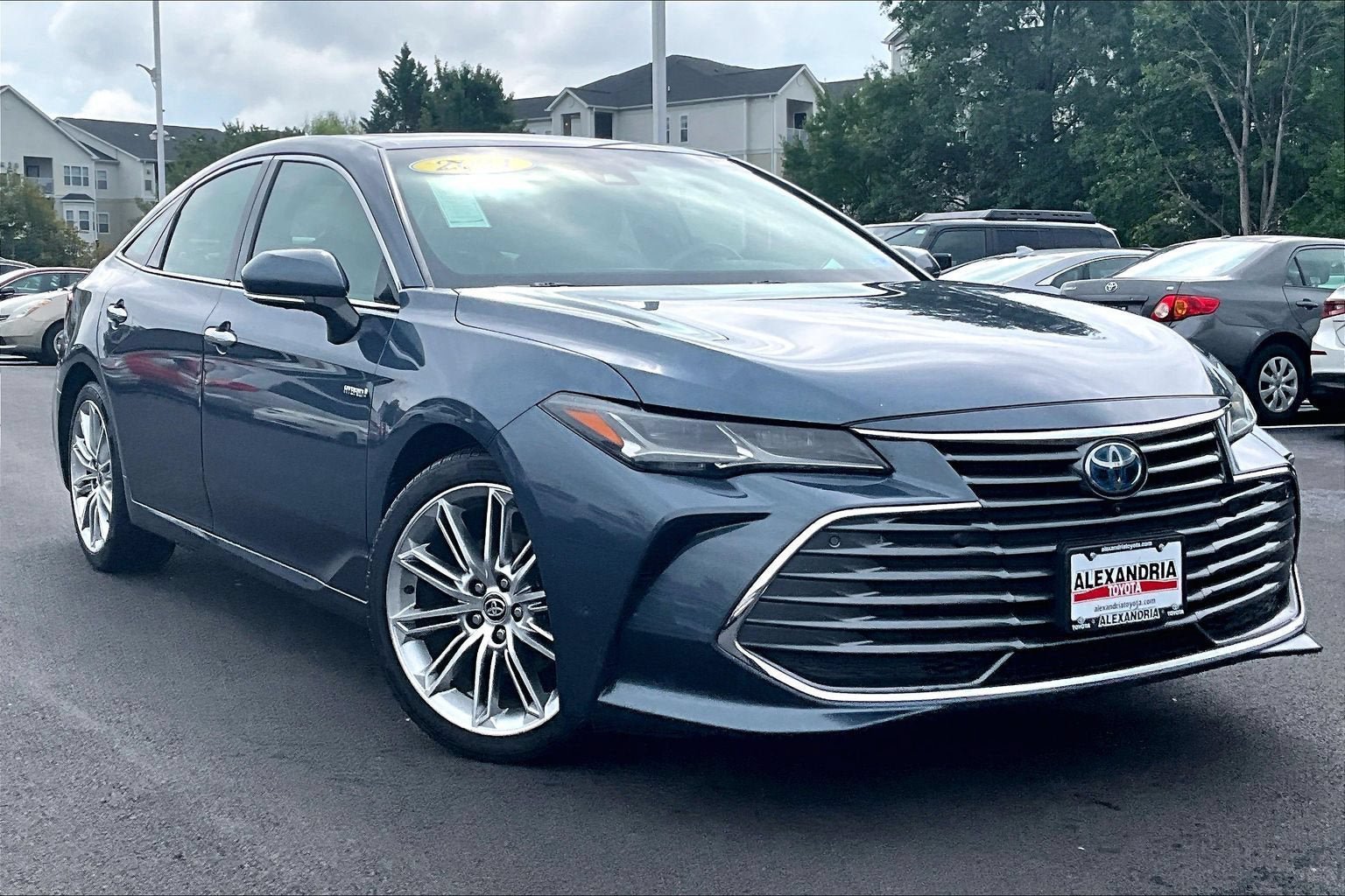 Used 2021 Toyota Avalon Limited w/ Advanced Safety Package FWD image 2
