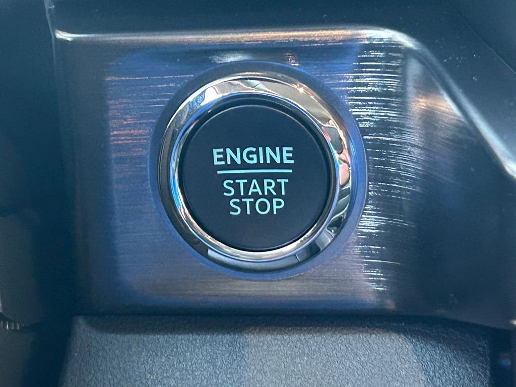 New 2026 Ford F250 Lariat w/ Black Appearance Package image 25