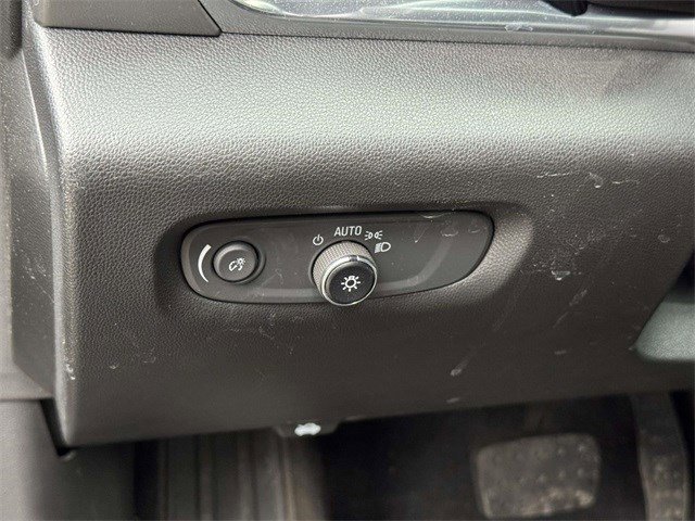 Used 2022 Chevrolet Traverse LT image 23