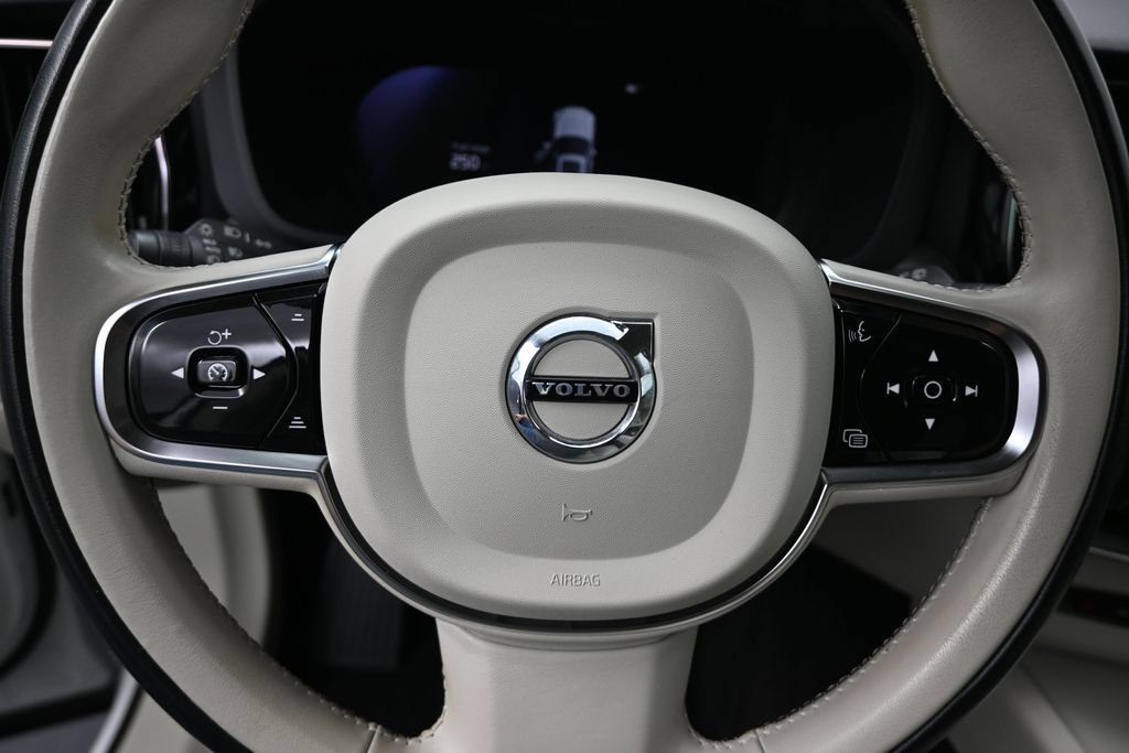 Used 2024 Volvo XC60 B5 Core w/ Protection Package Premier AWD/4WD image 11