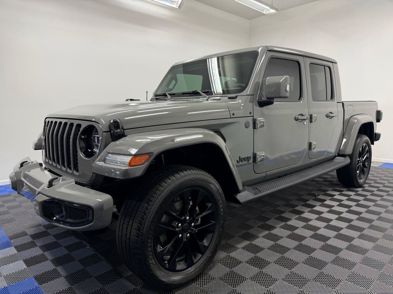 Used 2022 Jeep Gladiator Overland AWD/4WD image 3