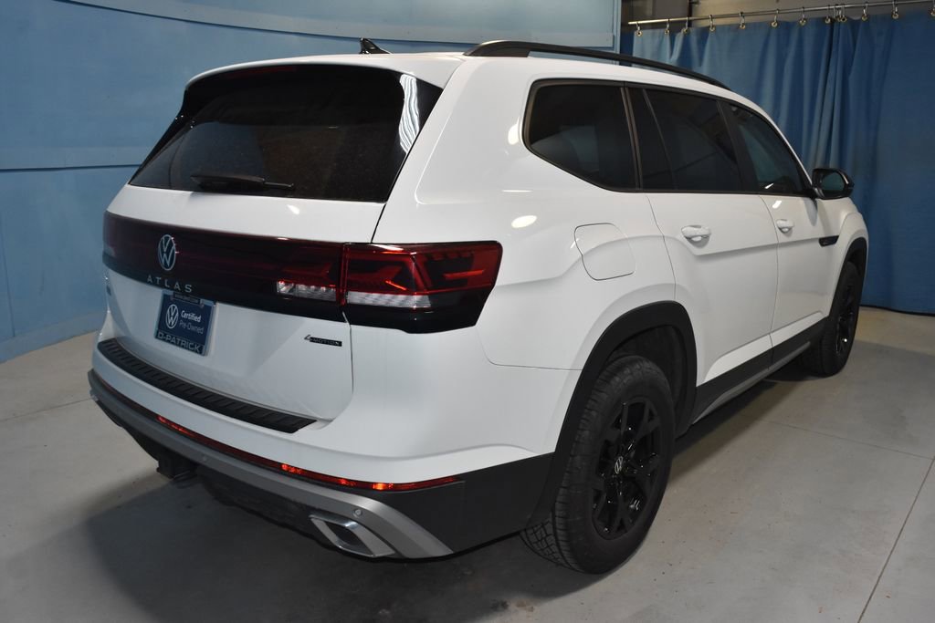 Certified 2025 Volkswagen Atlas Peak Edition SE image 21
