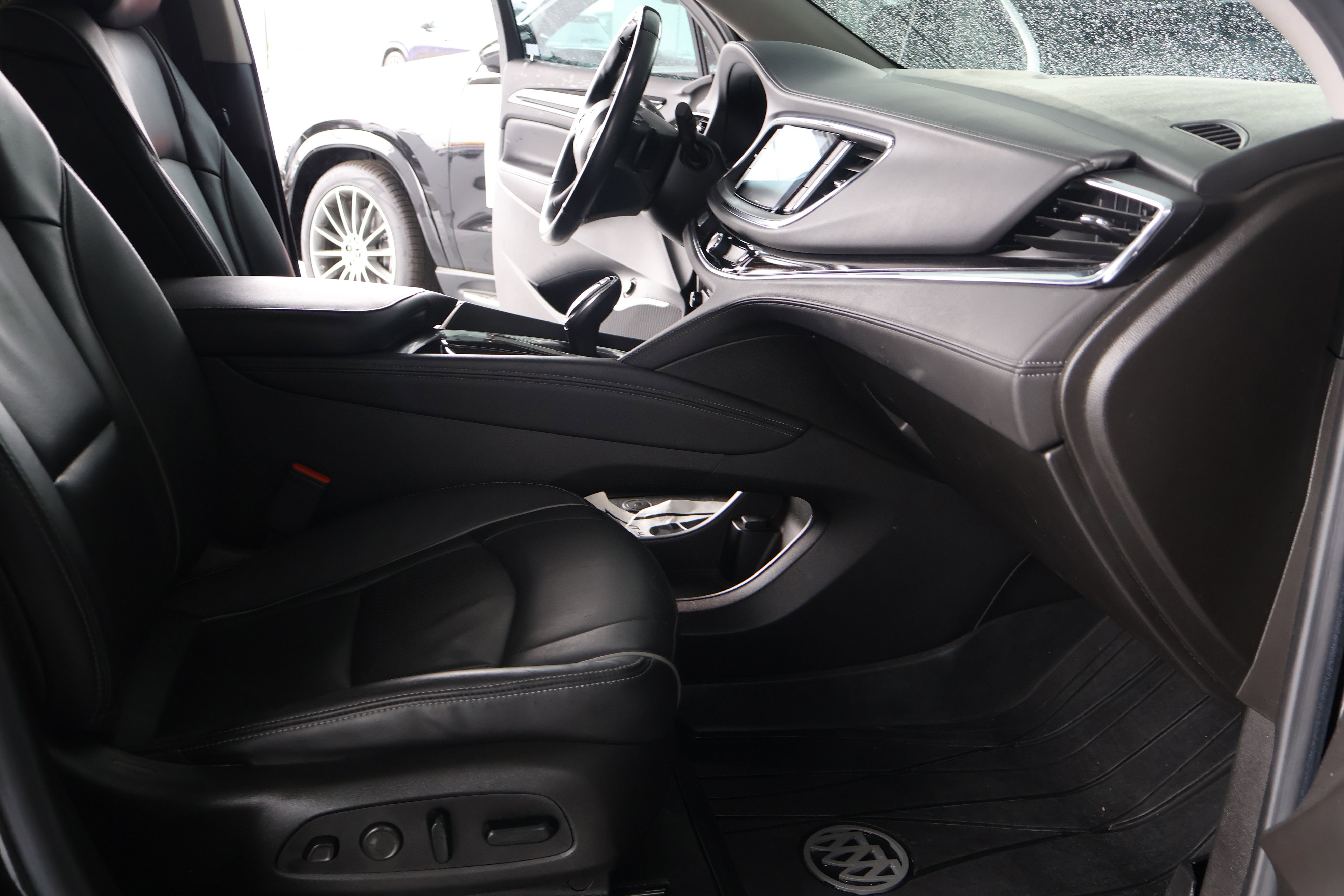 Used 2021 Buick Enclave Avenir w/ Avenir Technology Package image 32