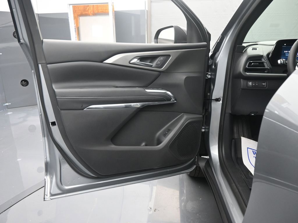 New 2026 Chevrolet Traverse LT w/ Driver Confidence Package image 12