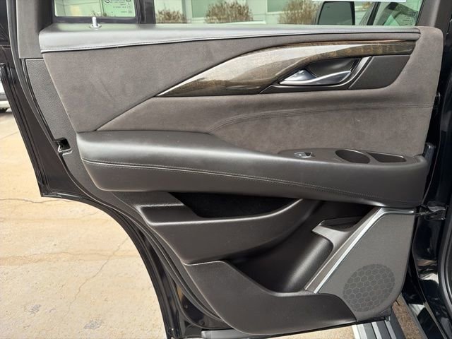 Used 2016 Cadillac Escalade Platinum image 19