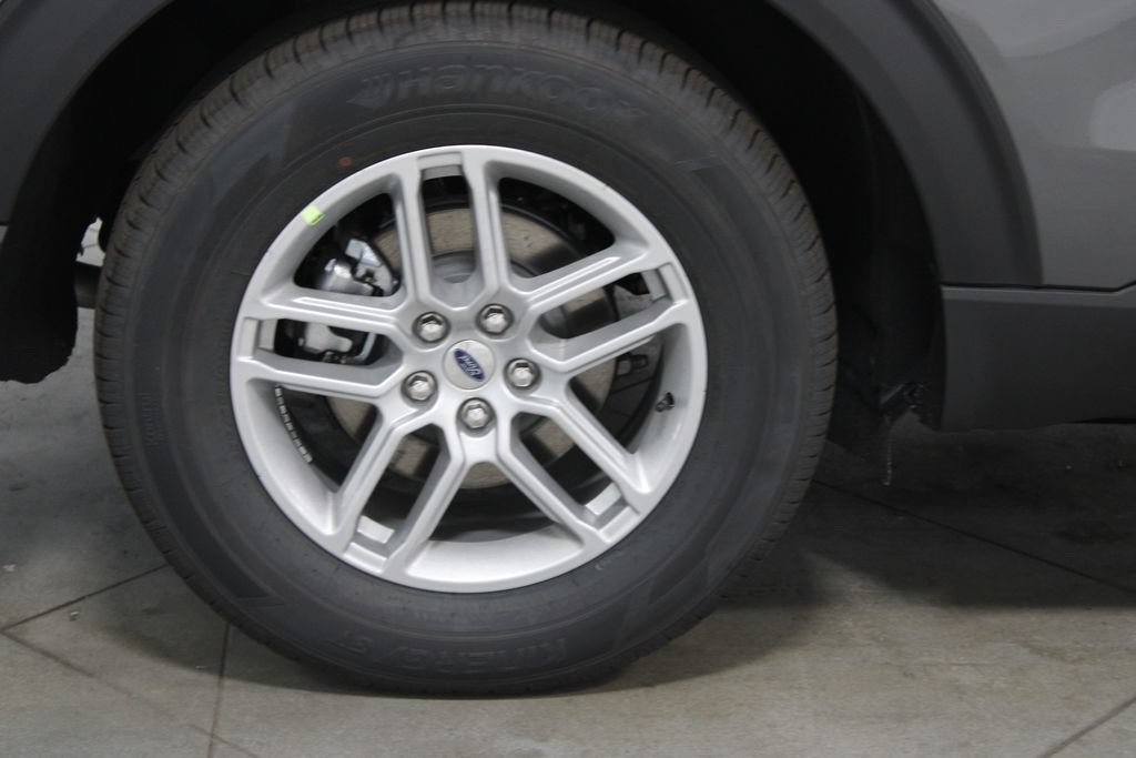 New 2026 Ford Explorer Active RWD image 13
