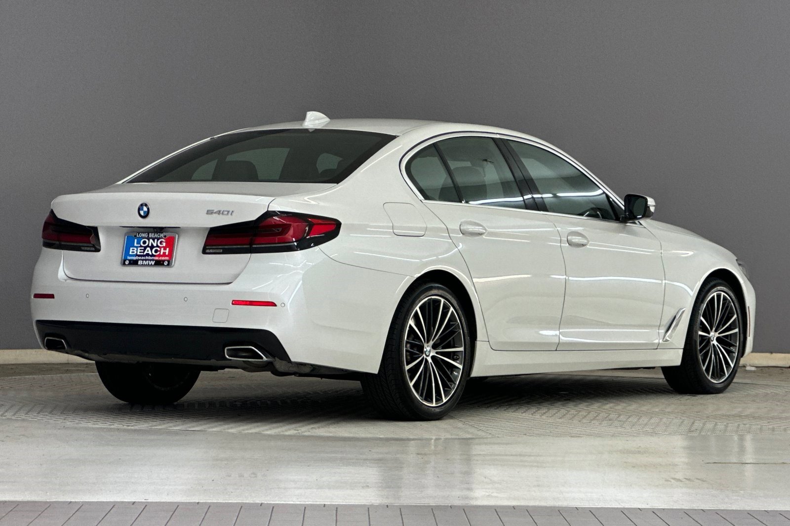 Certified 2022 BMW 540i w/ Convenience Package image 8