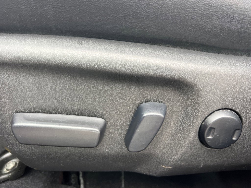 Used 2014 Toyota Camry L image 24