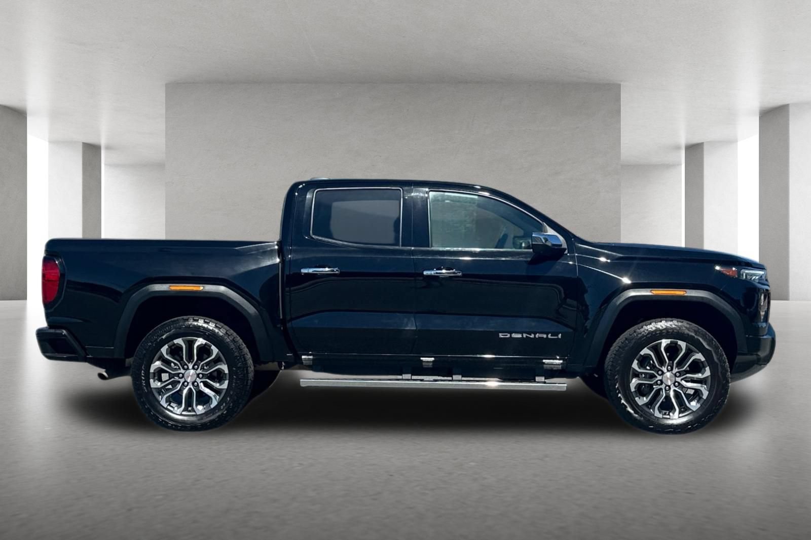 Used 2023 GMC Canyon Denali AWD/4WD image 3