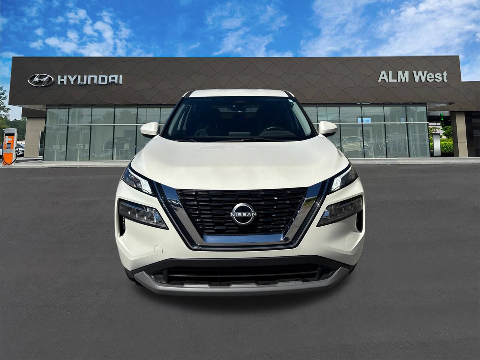 Used 2023 Nissan Rogue SV AWD/4WD image 2