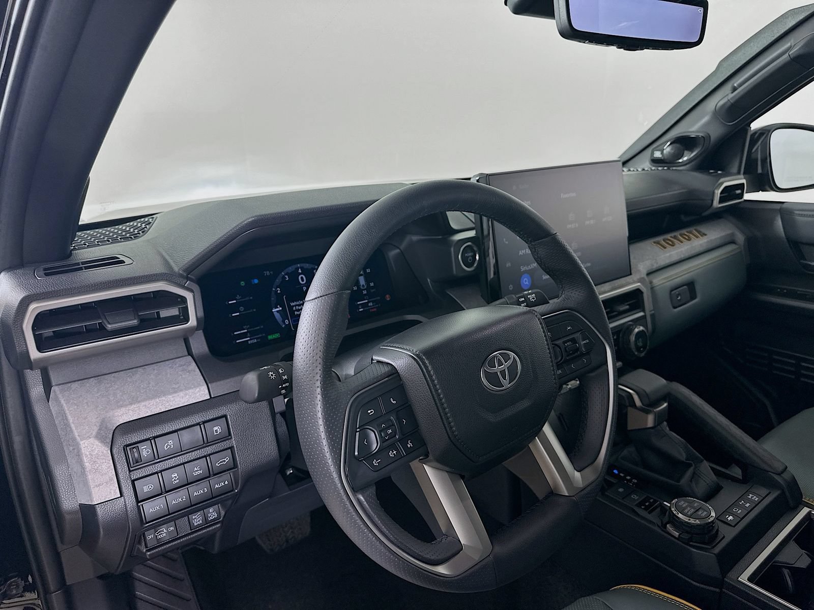 Used 2025 Toyota 4Runner Trailhunter AWD/4WD image 31