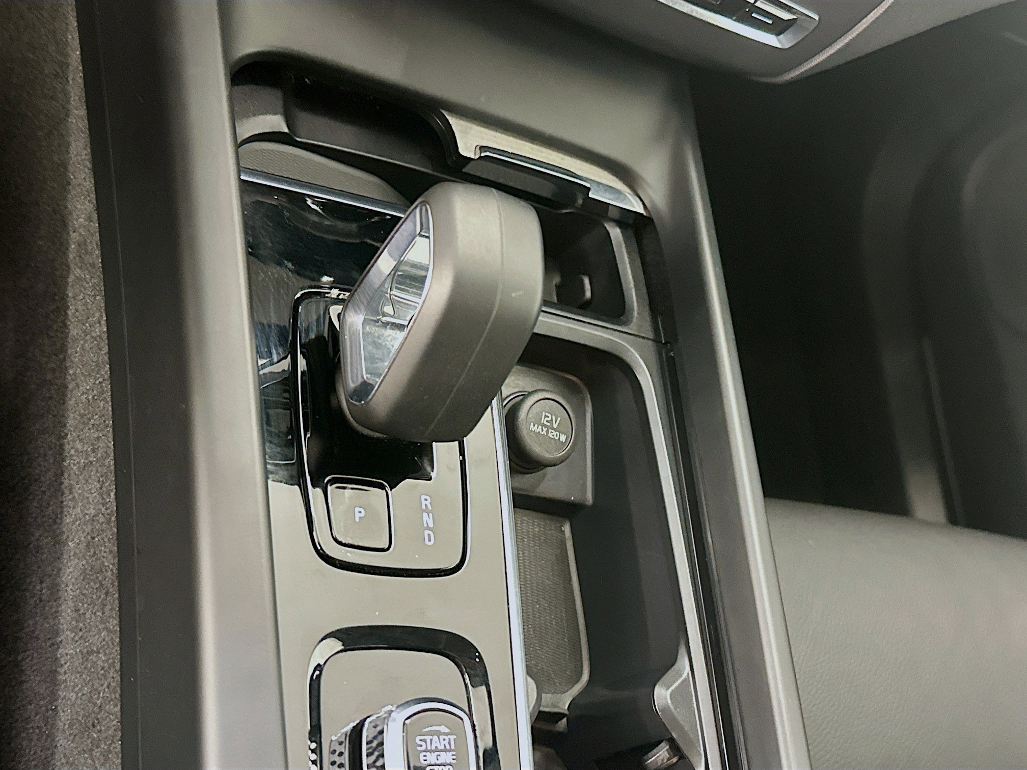 Used 2025 Volvo XC60 B5 Plus image 25