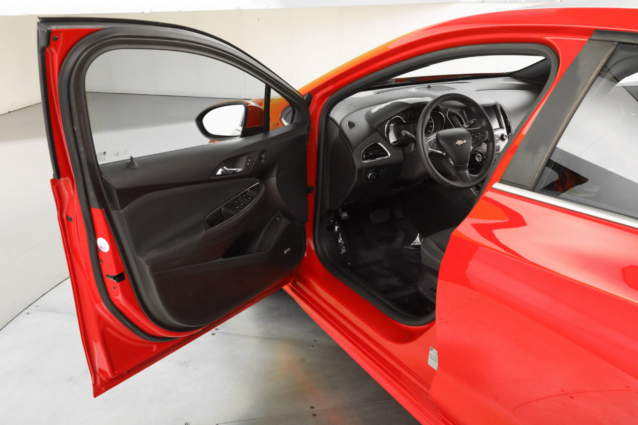 Used 2016 Chevrolet Cruze LT w/ Sun And Sound Package image 10