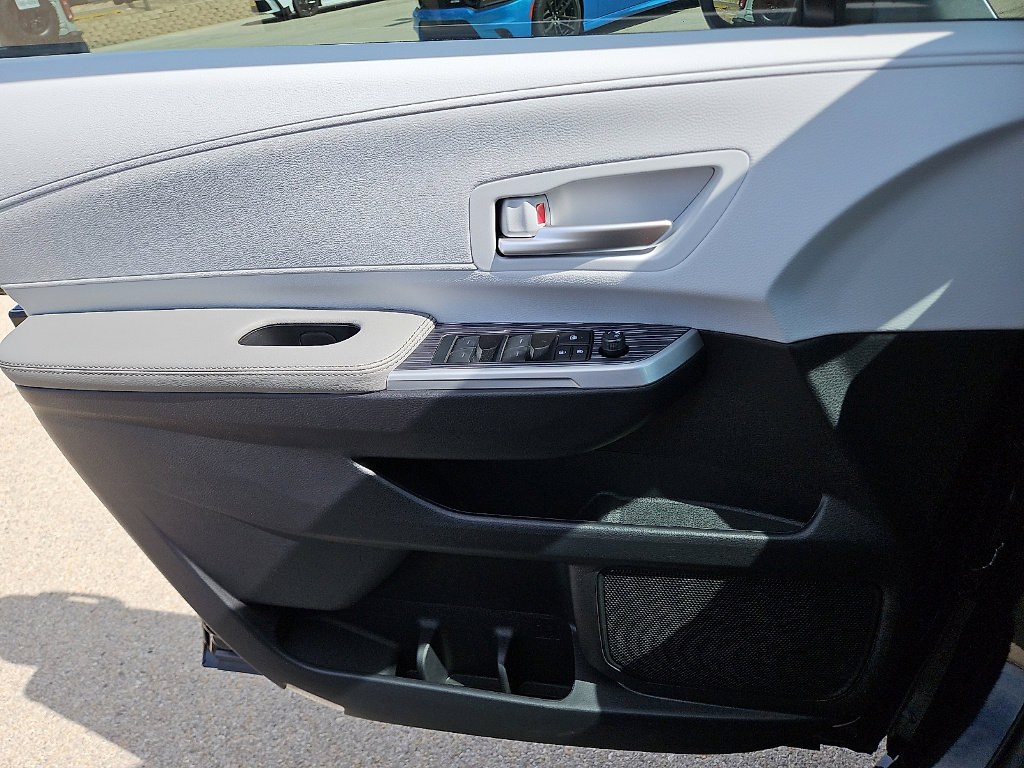 Certified 2026 Toyota Sienna XLE image 12