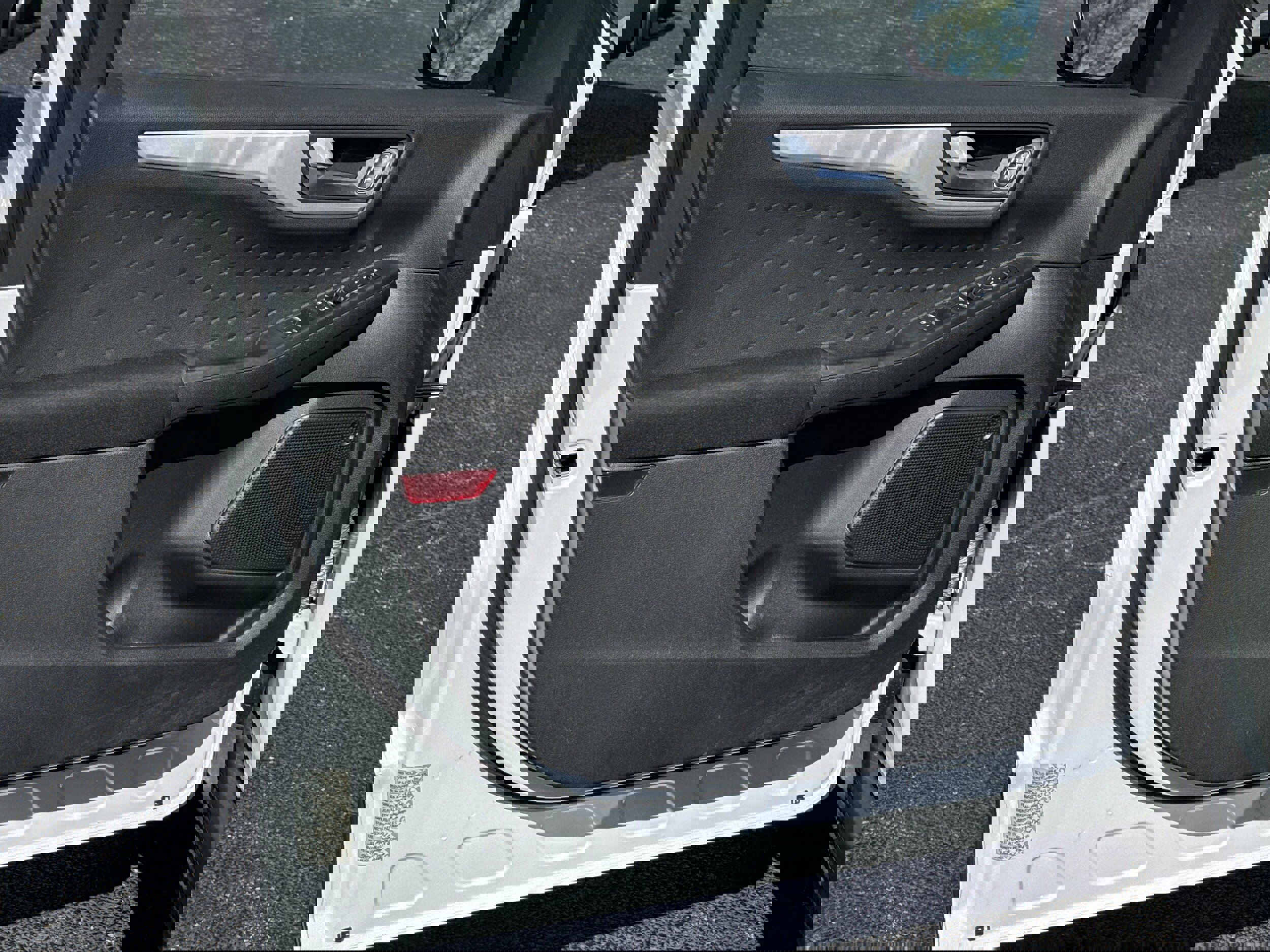 Used 2020 Ford Escape SE image 5