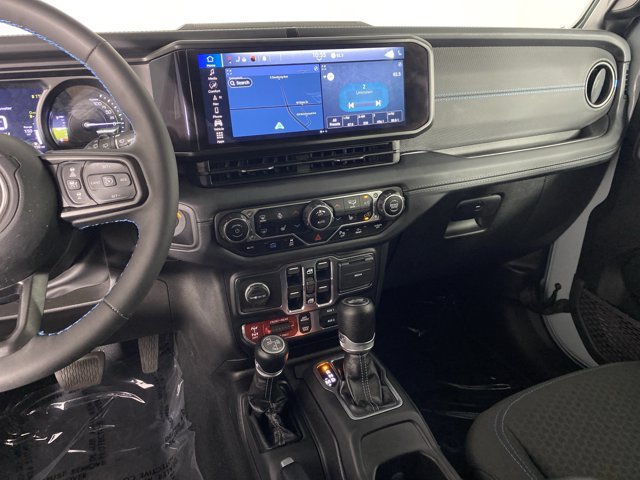 Used 2024 Jeep Wrangler Unlimited Rubicon 4xe w/ Technology Group AWD/4WD image 30