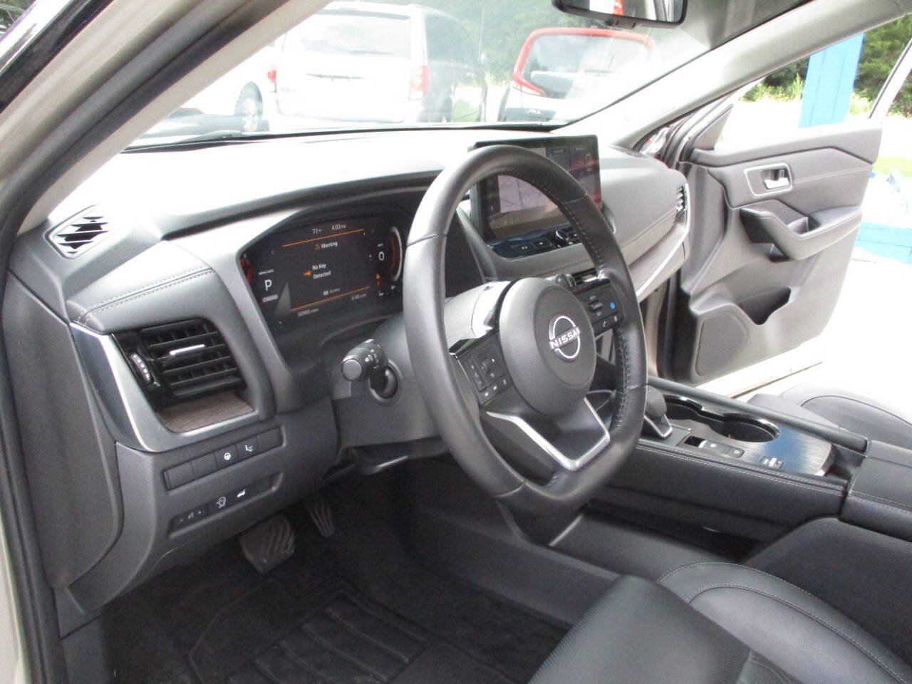 Used 2024 Nissan Rogue Platinum w/ Platinum Premium Package FWD image 25
