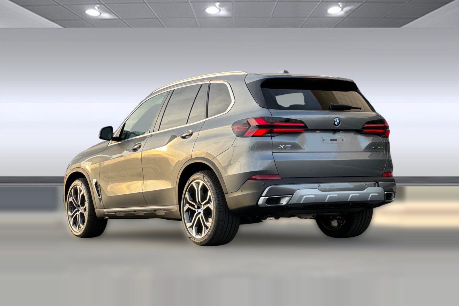 Used 2026 BMW X5 xDrive40i AWD/4WD image 3