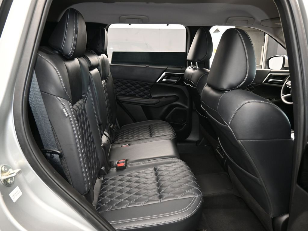 Used 2023 Mitsubishi Outlander SEL image 49