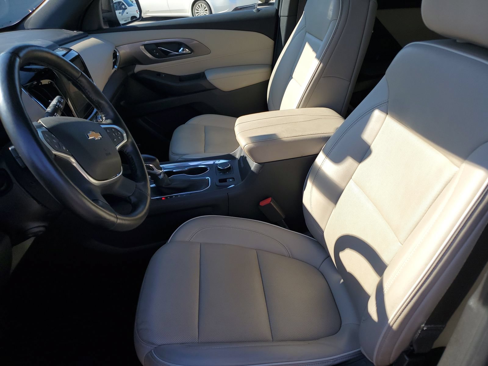 Used 2022 Chevrolet Traverse Premier FWD image 18