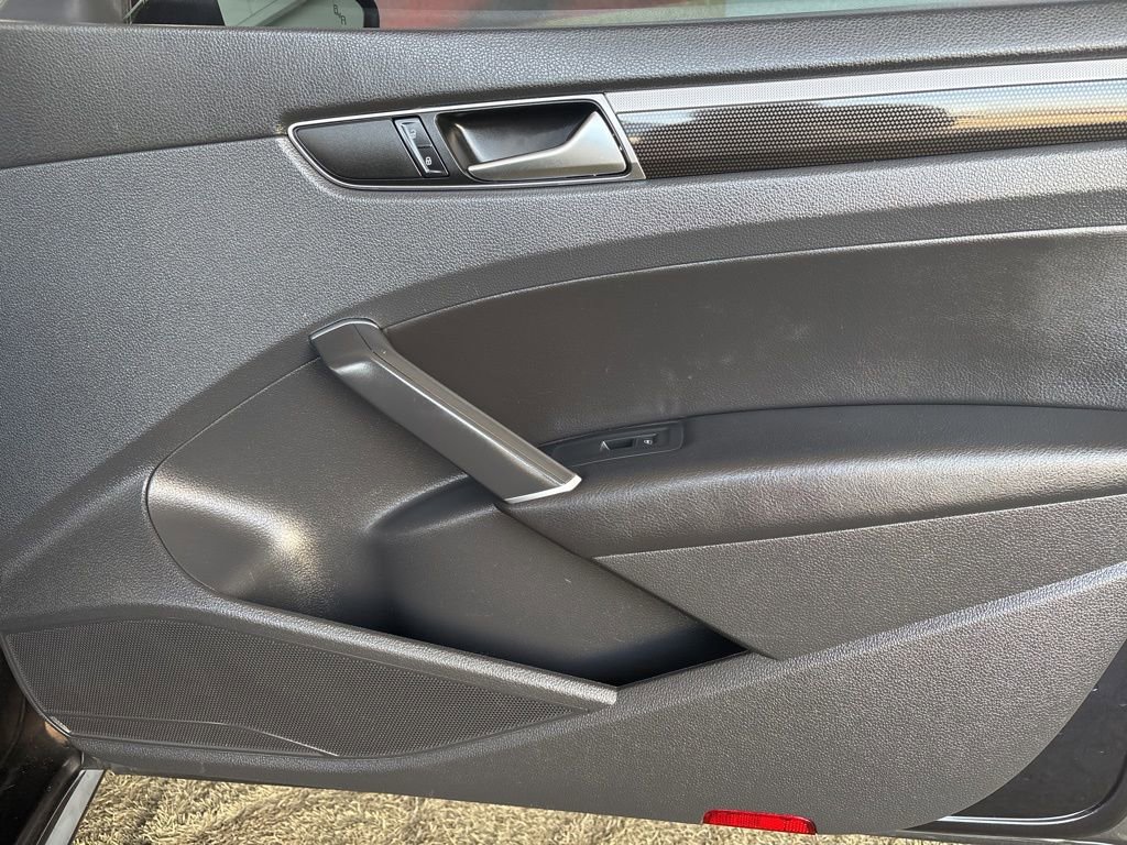 Used 2018 Volkswagen Passat 3.6 FWD image 19