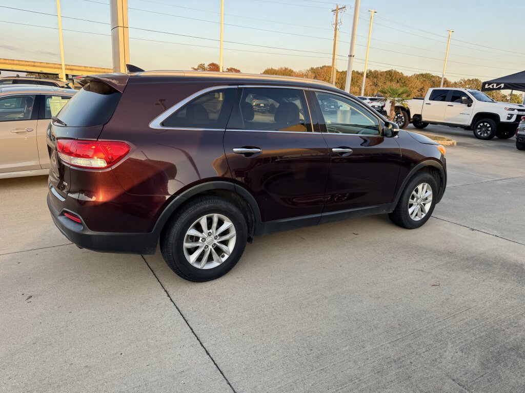 Used 2016 Kia Sorento LX w/ LX Convenience Package image 12