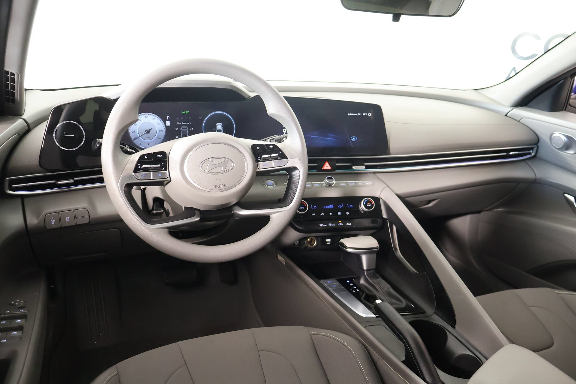 Certified 2024 Hyundai Elantra SEL FWD image 2