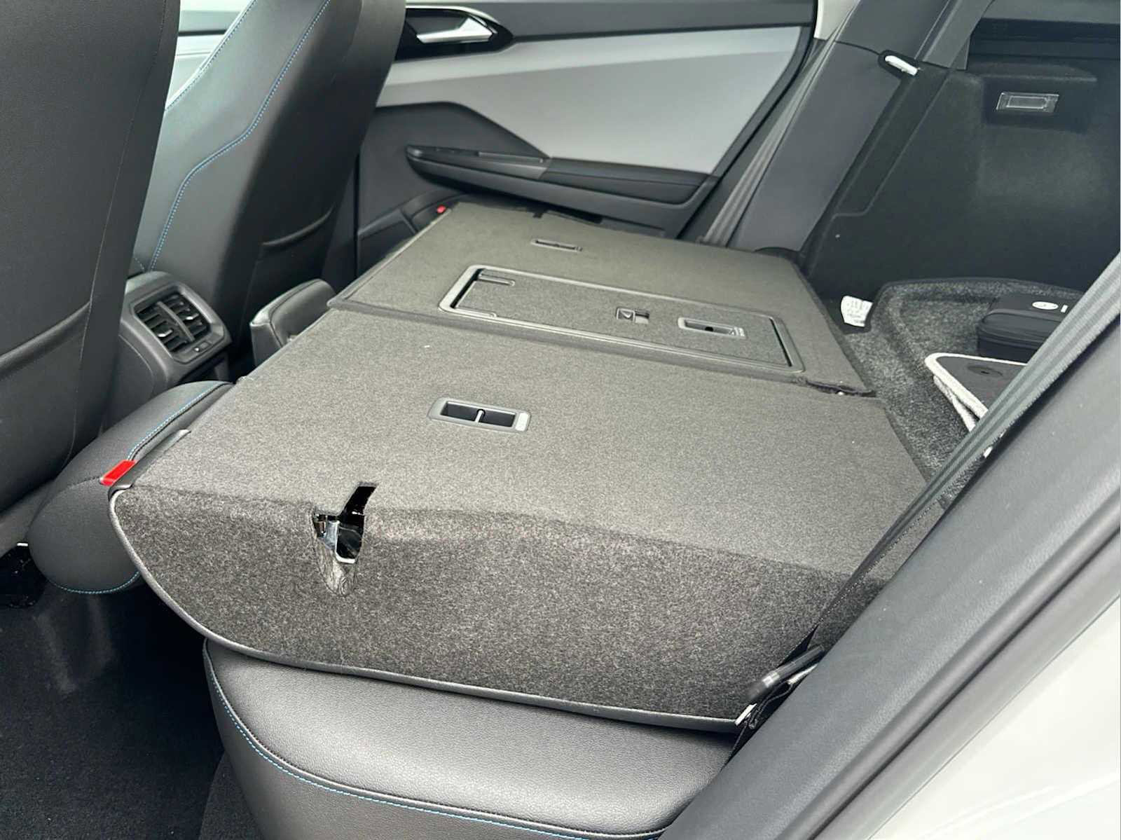 Certified 2024 Volkswagen Taos SE image 12