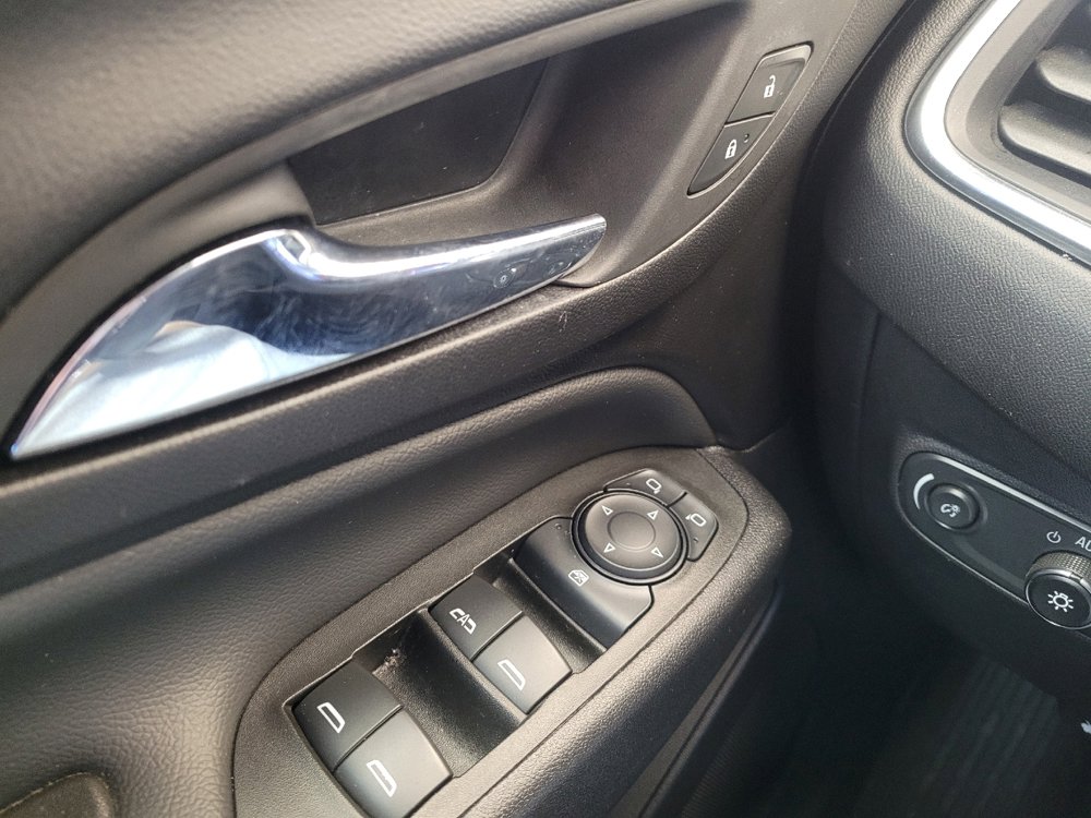 Used 2024 Chevrolet Equinox LT FWD image 27