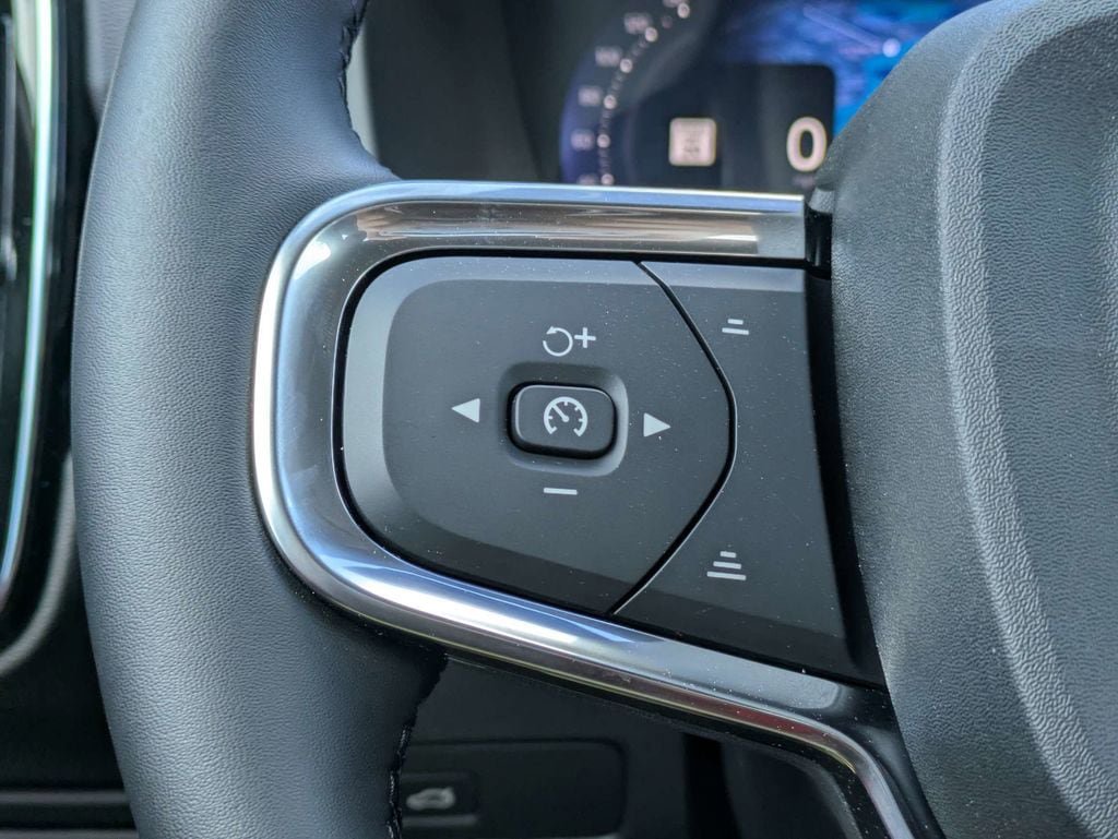 New 2026 Volvo XC40 B4 Core w/ Climate Package FWD image 32