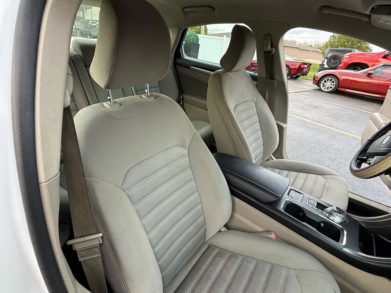 Used 2017 Ford Fusion SE image 40