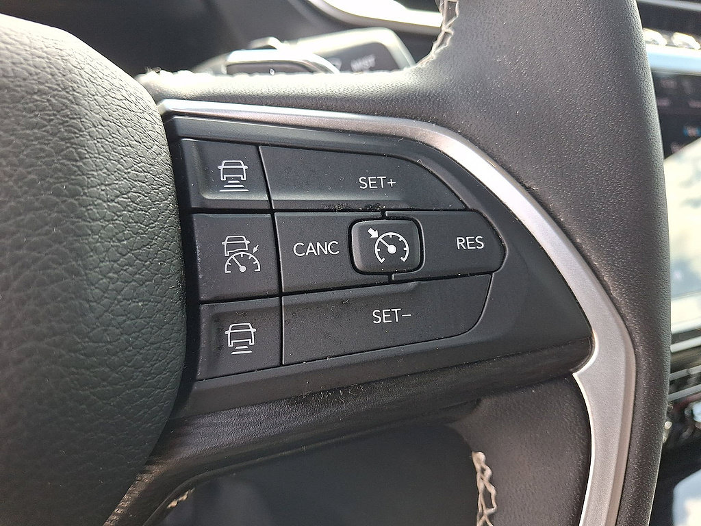 Used 2024 Jeep Grand Cherokee Altitude AWD/4WD image 24