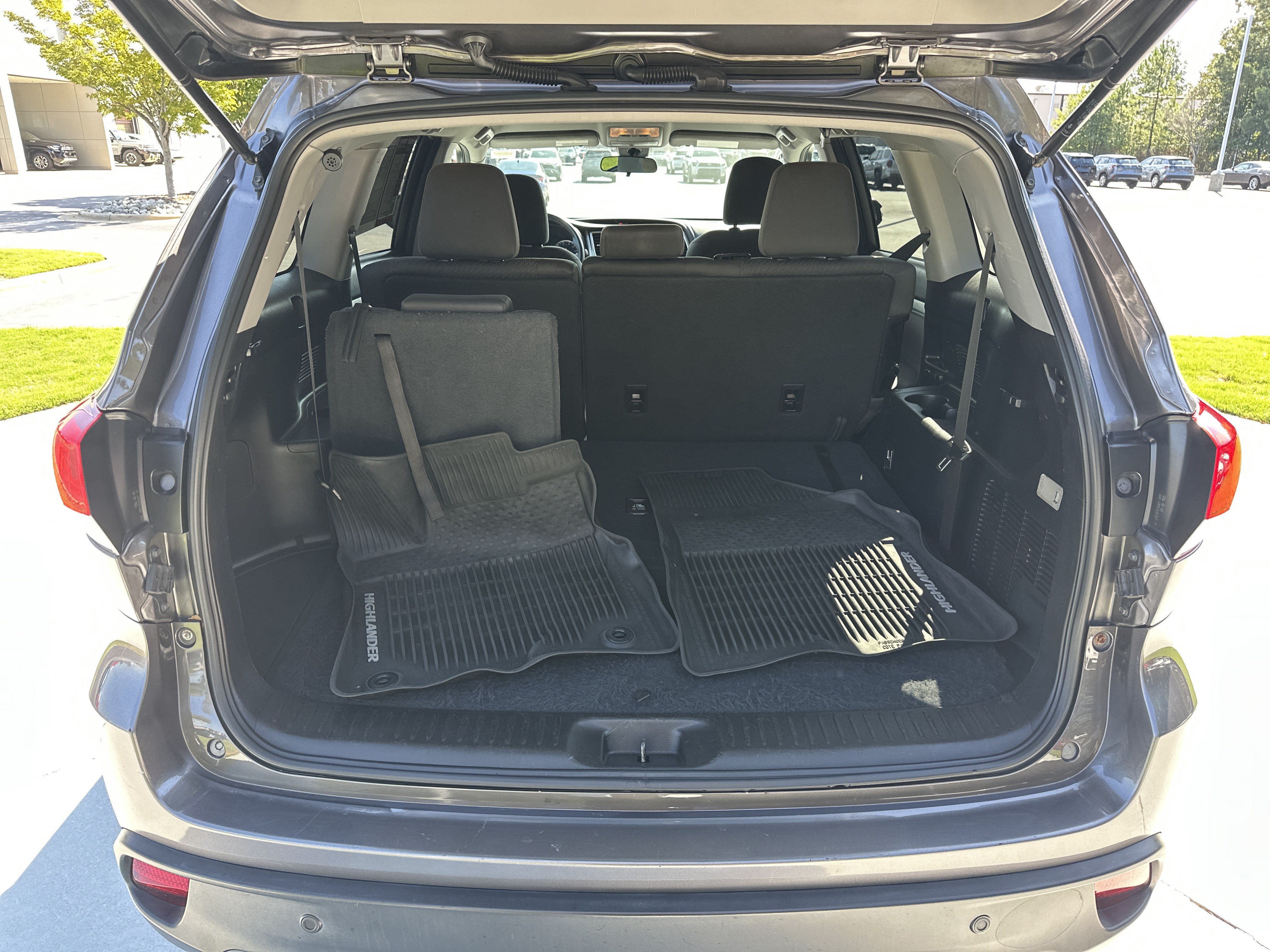 Used 2017 Toyota Highlander LE FWD image 33